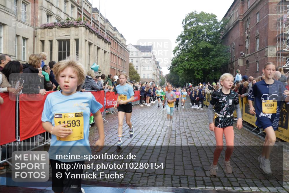 13.09.2026 - Kiel Lauf Yannick Fuchs http://msf.ph/oto/10280154 13.09.2026 08:53:20 Ziel 347, 1919, 2570, 2743, 2985, 3316, 3419, 4060, 4291, 5284, 5344, 5436, 6103, 6846, 7170, 7875, 8095, 8541, 8819, 8947, 9410, 10390, 11455, 12168, 237, 1263, 2402, 2609, 4158, 4668, 4756, 5147, 5149, 5342, 5373, 5405, 6210, 6283, 6579, 7025, 7085, 7423, 7611, 8018, 8510, 8601, 10024, 10414, 10627, 10991, 11248, 11706, 12397, 12454, 12488, 888, 1149, 1159, 2016, 2614, 3210, 3328, 5177, 5455, 6004, 6894, 6979, 7240, 7635, 8024, 8525, 8857, 8968, 9816, 10122 meine-sportfotos.de