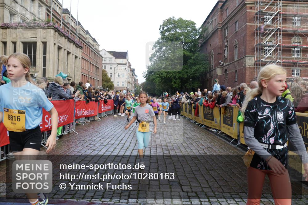 13.09.2026 - Kiel Lauf Yannick Fuchs http://msf.ph/oto/10280163 13.09.2026 08:53:21 Ziel 347, 1919, 2570, 2743, 2985, 3316, 3419, 4060, 4291, 5284, 5344, 5436, 6103, 6846, 7170, 7875, 8095, 8541, 8819, 8947, 9410, 10390, 11455, 12168, 237, 1263, 2402, 2609, 4756, 5147, 5149, 5342, 5373, 5405, 6210, 6283, 6579, 7025, 7085, 7423, 7611, 8018, 8510, 8601, 10024, 10390, 10414, 10627, 10991, 11248, 11706, 12397, 12454, 12488, 888, 1149, 1159, 2016, 2614, 3210, 3328, 5120, 5177, 5455, 6004, 6894, 6979, 7240, 7635, 8024, 8525, 8671, 8857, 8968, 9816, 10122, 10997 meine-sportfotos.de