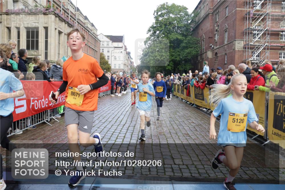 13.09.2026 - Kiel Lauf Yannick Fuchs http://msf.ph/oto/10280206 13.09.2026 08:53:24 Ziel 347, 1919, 2570, 2614, 2743, 2985, 3210, 3316, 3328, 3419, 4291, 5284, 5344, 6103, 6846, 6894, 6979, 7170, 7635, 7875, 8095, 8541, 8819, 8947, 9410, 10122, 11185, 11455, 12168, 237, 1263, 2402, 2609, 4060, 4756, 5147, 5149, 5342, 5373, 5405, 5436, 6210, 6283, 6579, 7025, 7085, 7423, 7611, 8018, 8510, 8601, 10024, 10390, 10627, 10991, 11706, 12397, 12488, 888, 1149, 1159, 1332, 2016, 5120, 5177, 5455, 6004, 6702, 7240, 8024, 8525, 8671, 8857, 8968, 9816, 10997, 5405, 6210 meine-sportfotos.de