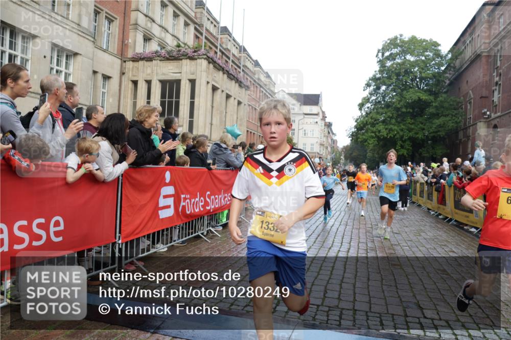 13.09.2026 - Kiel Lauf Yannick Fuchs http://msf.ph/oto/10280249 13.09.2026 08:53:27 Ziel 347, 1159, 1919, 2570, 2614, 2743, 3210, 3328, 3419, 4291, 5177, 5284, 5344, 6846, 6894, 6979, 7170, 7240, 7635, 7875, 8095, 8541, 8857, 8947, 9410, 10122, 11185, 11455, 12168, 237, 1263, 2985, 3316, 4060, 4756, 5147, 5149, 5342, 5373, 5436, 6103, 6579, 7085, 7611, 8018, 8510, 8541, 8601, 8819, 10024, 10390, 10627, 10991, 11706, 12488, 888, 1149, 1332, 2016, 2447, 3234, 5120, 5455, 6004, 6702, 8024, 8525, 8671, 8968, 9816, 10997, 5147, 5405, 6210, 10024, 12488 meine-sportfotos.de