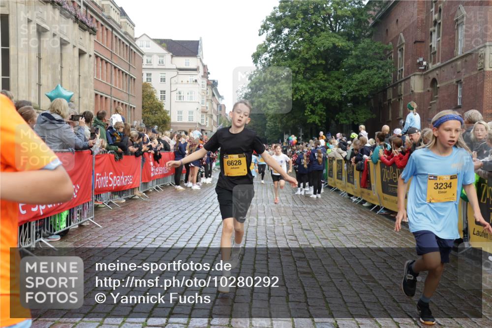 13.09.2026 - Kiel Lauf Yannick Fuchs http://msf.ph/oto/10280292 13.09.2026 08:53:31 Ziel 347, 1159, 2016, 2570, 2614, 2743, 3210, 3328, 4291, 5177, 5284, 5344, 5455, 6846, 6894, 6979, 7240, 7635, 8857, 8947, 9410, 10122, 11185, 11455, 11830, 12168, 237, 1263, 1919, 2743, 2985, 3316, 3419, 4060, 4756, 5149, 5342, 5373, 5436, 6103, 6579, 7085, 7170, 7875, 8018, 8095, 8510, 8541, 8601, 8819, 10390, 10627, 11706, 888, 1149, 1332, 2447, 3234, 4607, 5120, 6004, 6267, 6628, 6702, 8024, 8525, 8671, 8968, 9816, 10997, 5147, 5405, 6210, 10024, 12488 meine-sportfotos.de