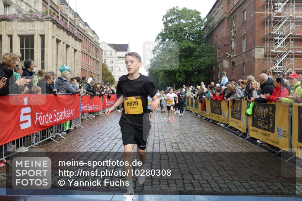 13.09.2026 - Kiel Lauf Yannick Fuchs http://msf.ph/oto/10280308 13.09.2026 08:53:32 Ziel 347, 1159, 2016, 2570, 2614, 3210, 3328, 4291, 5177, 5284, 5344, 5455, 6004, 6846, 6894, 6979, 7240, 7635, 8525, 8857, 8947, 9410, 10122, 11185, 11455, 11830, 12168, 1263, 1919, 2743, 2985, 3316, 3419, 4060, 4756, 5284, 5342, 5373, 5436, 6103, 6579, 7085, 7170, 7875, 8018, 8095, 8510, 8541, 8601, 8819, 10390, 10627, 11706, 12168, 258, 262, 888, 1149, 1332, 2447, 3234, 4607, 5120, 6267, 6628, 6702, 8024, 8671, 8968, 9816, 10997, 5147, 5405, 6210, 10024, 12488 meine-sportfotos.de