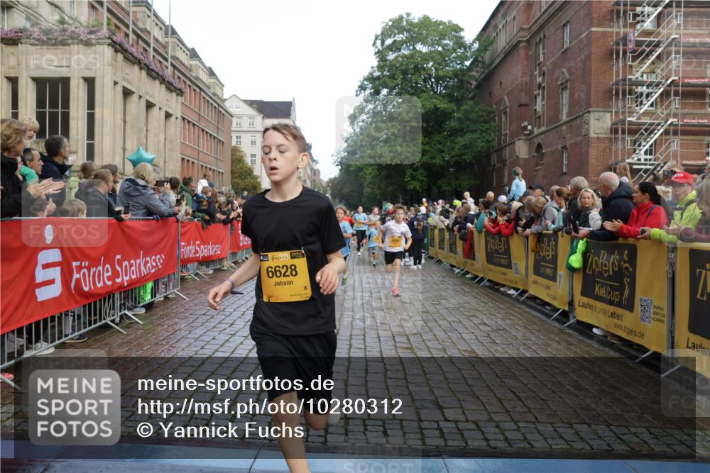 13.09.2026 - Kiel Lauf Yannick Fuchs http://msf.ph/oto/10280312 13.09.2026 08:53:32 Ziel 347, 1159, 2016, 2570, 2614, 3210, 3328, 4291, 5177, 5284, 5344, 5455, 6004, 6846, 6894, 6979, 7240, 7635, 8525, 8857, 8947, 9410, 10122, 11185, 11455, 11830, 12168, 1263, 1919, 2743, 2985, 3316, 3419, 4060, 4756, 5284, 5342, 5373, 5436, 6103, 6579, 7085, 7170, 7875, 8018, 8095, 8510, 8541, 8601, 8819, 10390, 10627, 11706, 12168, 258, 262, 888, 1149, 1332, 2447, 3234, 4607, 5120, 6267, 6628, 6702, 8024, 8671, 8968, 9816, 10997, 5147, 5405, 6210, 10024, 12488 meine-sportfotos.de