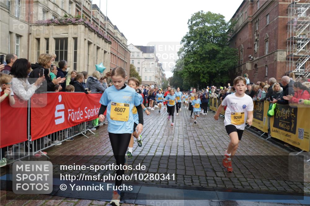 13.09.2026 - Kiel Lauf Yannick Fuchs http://msf.ph/oto/10280341 13.09.2026 08:53:33 Ziel 347, 888, 1159, 2016, 2570, 2614, 3210, 3328, 4291, 5177, 5344, 5455, 6004, 6846, 6894, 6979, 7240, 7635, 8525, 8857, 8947, 9410, 10122, 11185, 11455, 11830, 1263, 1919, 2743, 2985, 3316, 3419, 4060, 4291, 4756, 5284, 5342, 5373, 5436, 6103, 6579, 7085, 7170, 7875, 8018, 8095, 8510, 8541, 8601, 8819, 10390, 12168, 258, 262, 1149, 1332, 2447, 3234, 4607, 4791, 5120, 6267, 6628, 6702, 8024, 8671, 8968, 9816, 10997, 5147, 6210, 10024, 12488 meine-sportfotos.de