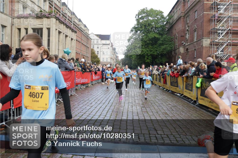13.09.2026 - Kiel Lauf Yannick Fuchs http://msf.ph/oto/10280351 13.09.2026 08:53:34 Ziel 347, 888, 1159, 2016, 2570, 2614, 3210, 3328, 5177, 5344, 5455, 6004, 6846, 6894, 6979, 7240, 7635, 8525, 8857, 8947, 9410, 9816, 10122, 11185, 11455, 11593, 11830, 347, 1919, 2570, 2743, 2985, 3316, 3419, 4060, 4291, 4756, 5284, 5342, 5373, 5436, 6103, 6579, 7085, 7170, 7875, 8018, 8095, 8510, 8541, 8601, 8819, 8947, 10390, 12168, 193, 258, 262, 1149, 1332, 1529, 2447, 3234, 4607, 4791, 5120, 5432, 6267, 6628, 6702, 8024, 8671, 8968, 10997, 5147, 10024, 12488 meine-sportfotos.de