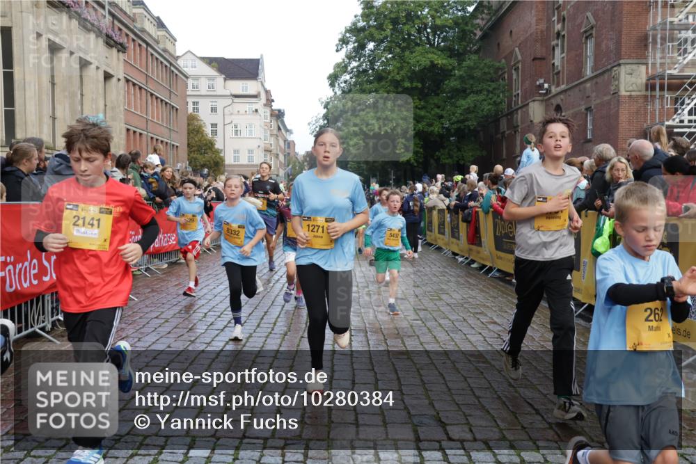 13.09.2026 - Kiel Lauf Yannick Fuchs http://msf.ph/oto/10280384 13.09.2026 08:53:36 Ziel 888, 1149, 1159, 2016, 2614, 3210, 3328, 5120, 5177, 5455, 6004, 6894, 6979, 7240, 7635, 8024, 8525, 8671, 8857, 8968, 9816, 10122, 10997, 11185, 11593, 11830, 12548, 347, 1919, 2570, 2743, 2985, 3316, 3419, 4060, 4291, 4756, 5284, 5342, 5344, 5436, 6103, 6579, 6846, 7085, 7170, 7875, 8018, 8095, 8510, 8541, 8601, 8819, 8947, 9410, 10390, 11455, 12168, 193, 258, 262, 1332, 1529, 1823, 2141, 2447, 3234, 4607, 4791, 5432, 6267, 6628, 6702, 10024 meine-sportfotos.de