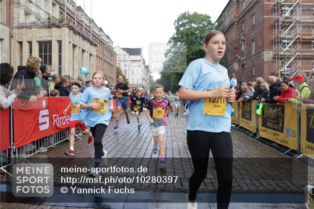 13.09.2026 - Kiel Lauf Yannick Fuchs http://msf.ph/oto/10280397 13.09.2026 08:53:37 Ziel 888, 1149, 1159, 2016, 2614, 3210, 3328, 5120, 5177, 5455, 6004, 6894, 6979, 7240, 7635, 8024, 8525, 8671, 8857, 8968, 9816, 10122, 10997, 11185, 11593, 11830, 12548, 12828, 347, 1919, 2570, 2614, 2743, 2985, 3316, 3328, 3419, 4060, 4291, 4756, 5284, 5342, 5344, 5436, 6103, 6579, 6846, 6894, 6979, 7085, 7170, 7875, 8018, 8095, 8510, 8541, 8601, 8819, 8947, 9410, 10390, 11455, 12168, 120, 193, 258, 262, 1332, 1529, 1823, 2141, 2447, 3234, 4607, 4791, 5432, 6267, 6628, 6702 meine-sportfotos.de