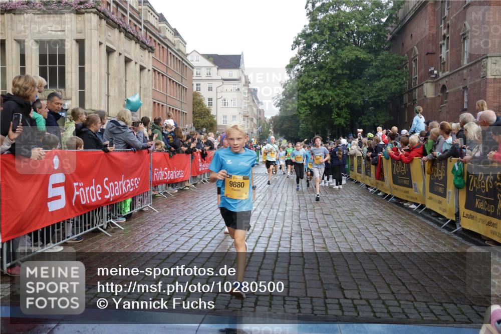 13.09.2026 - Kiel Lauf Yannick Fuchs http://msf.ph/oto/10280500 13.09.2026 08:53:47 Ziel 258, 262, 888, 1149, 1332, 2447, 3234, 4607, 5120, 6004, 6267, 6628, 6702, 8024, 8525, 8671, 8968, 9266, 9816, 10997, 11170, 11593, 12511, 12548, 12828, 347, 1159, 1919, 2016, 2570, 2614, 2743, 2985, 3210, 3316, 3328, 3419, 4060, 4291, 5177, 5284, 5344, 5436, 5455, 6004, 6103, 6846, 6894, 6979, 7170, 7240, 7635, 7875, 8095, 8525, 8541, 8819, 8857, 8947, 9410, 10122, 11185, 11455, 11830, 12168, 120, 193, 1529, 1823, 2141, 4791, 5432, 5342, 8601 meine-sportfotos.de