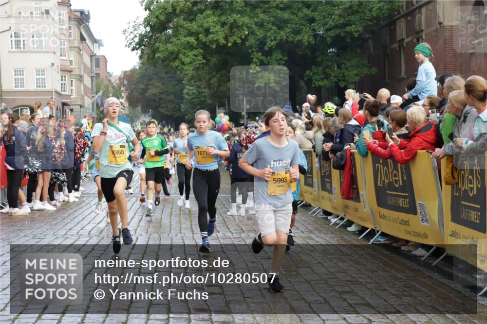 13.09.2026 - Kiel Lauf Yannick Fuchs http://msf.ph/oto/10280507 13.09.2026 08:53:48 Ziel 258, 262, 888, 1149, 1332, 2447, 3234, 4607, 4791, 5120, 6267, 6628, 6702, 6733, 8024, 8671, 8968, 9266, 9816, 10997, 11170, 11593, 12511, 12548, 12711, 12828, 347, 888, 1159, 1919, 2016, 2570, 2614, 2743, 2985, 3210, 3316, 3328, 3419, 4291, 5177, 5284, 5344, 5455, 6004, 6103, 6846, 6894, 6979, 7170, 7240, 7635, 7875, 8095, 8525, 8541, 8819, 8857, 8947, 9410, 10122, 11185, 11455, 11830, 12168, 120, 193, 488, 1529, 1823, 2141, 5432, 5342, 8601 meine-sportfotos.de