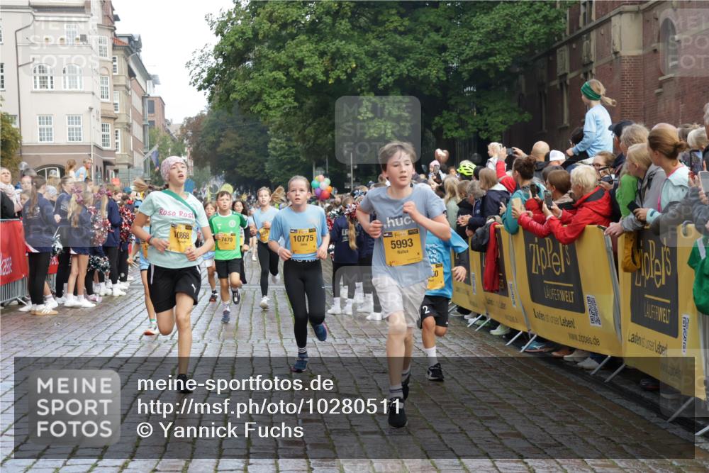 13.09.2026 - Kiel Lauf Yannick Fuchs http://msf.ph/oto/10280511 13.09.2026 08:53:48 Ziel 258, 262, 888, 1149, 1332, 2447, 3234, 4607, 4791, 5120, 6267, 6628, 6702, 6733, 8024, 8671, 8968, 9266, 9816, 10997, 11170, 11593, 12511, 12548, 12711, 12828, 347, 888, 1159, 1919, 2016, 2570, 2614, 2743, 2985, 3210, 3316, 3328, 3419, 4291, 5177, 5284, 5344, 5455, 6004, 6103, 6846, 6894, 6979, 7170, 7240, 7635, 7875, 8095, 8525, 8541, 8819, 8857, 8947, 9410, 10122, 11185, 11455, 11830, 12168, 120, 193, 488, 1529, 1823, 2141, 5432, 5342, 8601 meine-sportfotos.de