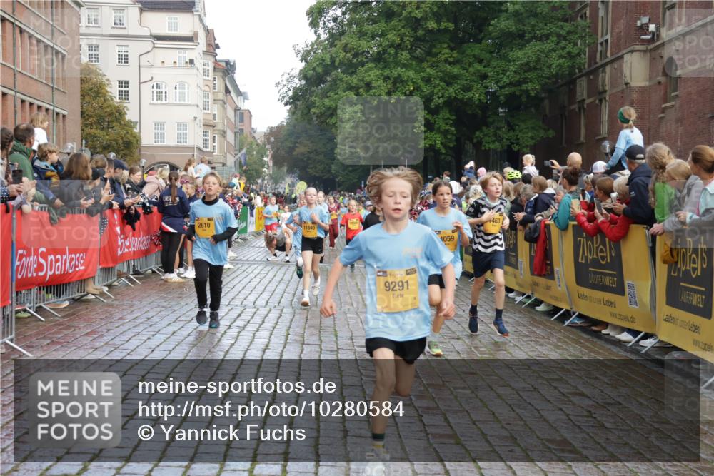 13.09.2026 - Kiel Lauf Yannick Fuchs http://msf.ph/oto/10280584 13.09.2026 08:53:56 Ziel 120, 193, 258, 262, 1244, 1529, 1823, 2122, 2141, 2324, 3234, 4607, 4791, 4956, 5432, 5586, 6267, 6628, 6733, 7341, 7815, 8006, 8332, 9266, 10726, 12511, 12663, 12711, 12829, 347, 888, 1149, 1159, 1332, 2016, 2447, 2570, 2614, 2743, 3210, 3328, 4291, 5120, 5177, 5284, 5344, 5455, 6004, 6702, 6846, 6894, 6979, 7240, 7635, 8024, 8525, 8671, 8857, 8947, 8968, 9410, 9816, 10122, 10997, 11170, 11185, 11455, 11593, 11830, 12168, 12511, 12548, 12828, 488, 1463, 2610, 4059, 7875 meine-sportfotos.de