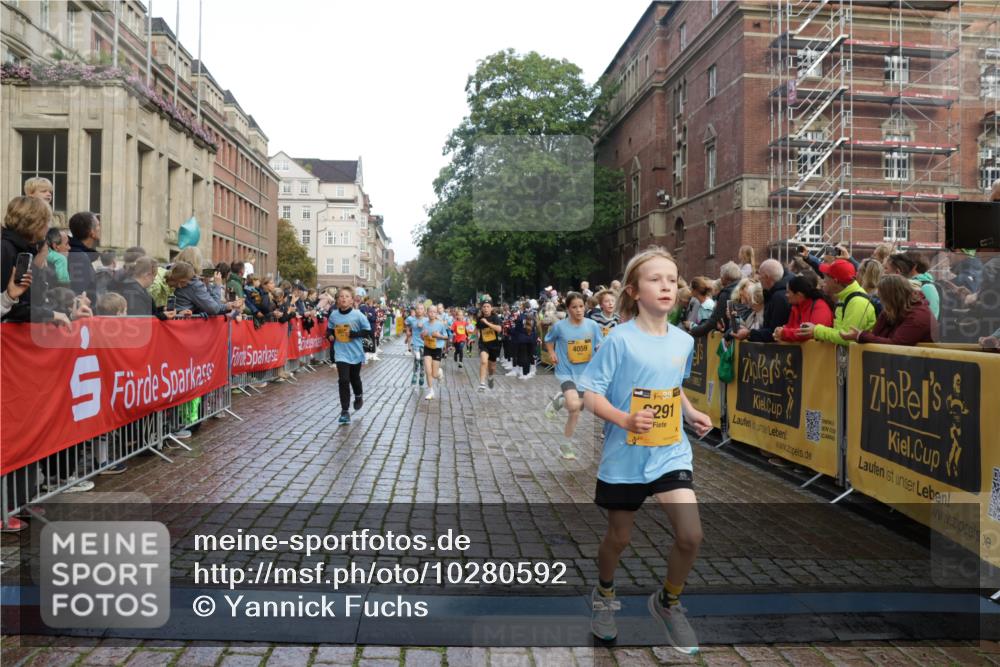 13.09.2026 - Kiel Lauf Yannick Fuchs http://msf.ph/oto/10280592 13.09.2026 08:53:57 Ziel 120, 193, 258, 262, 1244, 1529, 1823, 2122, 2141, 2324, 3234, 4607, 4791, 4956, 5432, 5586, 6267, 6628, 6733, 7341, 7815, 8006, 8332, 9266, 10726, 12663, 12711, 12829, 347, 888, 1149, 1159, 1332, 2016, 2447, 2570, 2614, 3210, 3234, 3328, 4291, 5120, 5177, 5284, 5344, 5455, 6004, 6702, 6846, 6894, 6979, 7240, 7635, 8024, 8525, 8671, 8857, 8947, 8968, 9410, 9816, 10122, 10997, 11170, 11185, 11455, 11593, 11830, 12168, 12511, 12548, 12828, 488, 1463, 2610, 4059, 7875 meine-sportfotos.de