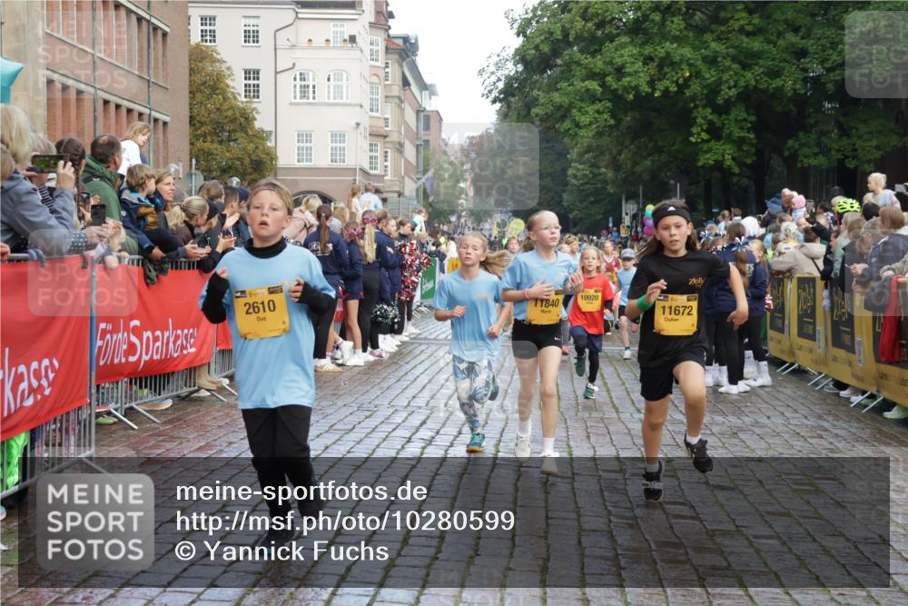 13.09.2026 - Kiel Lauf Yannick Fuchs http://msf.ph/oto/10280599 13.09.2026 08:53:58 Ziel 120, 193, 258, 262, 1244, 1529, 1823, 2122, 2141, 2324, 4607, 4791, 4956, 5432, 5586, 6267, 6628, 6733, 7341, 7815, 8006, 8332, 9266, 9880, 10726, 12663, 12711, 12829, 347, 888, 1149, 1159, 1332, 2016, 2447, 2570, 2614, 3210, 3234, 3328, 4291, 5120, 5177, 5344, 5455, 6004, 6628, 6702, 6846, 6894, 6979, 7240, 7635, 8024, 8525, 8671, 8857, 8947, 8968, 9410, 9816, 10122, 10997, 11170, 11185, 11455, 11593, 11830, 12511, 12548, 12828, 488, 1463, 2610, 4059, 7875 meine-sportfotos.de