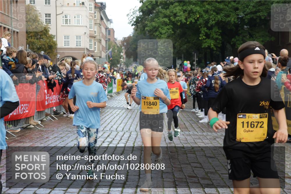 13.09.2026 - Kiel Lauf Yannick Fuchs http://msf.ph/oto/10280608 13.09.2026 08:53:59 Ziel 120, 193, 258, 262, 1244, 1529, 1823, 2122, 2141, 2324, 4607, 4791, 4956, 5432, 5586, 6267, 6733, 7341, 7815, 8006, 8332, 9266, 9880, 10726, 12111, 12663, 12711, 12829, 347, 888, 1149, 1159, 1332, 2016, 2447, 2570, 2614, 3210, 3234, 3328, 5120, 5177, 5344, 5455, 6004, 6628, 6702, 6846, 6894, 6979, 7240, 7635, 8024, 8525, 8671, 8857, 8947, 8968, 9410, 9816, 10122, 10997, 11170, 11185, 11455, 11593, 11830, 12511, 12548, 12828, 488, 1463, 2610, 4059, 4494, 7875 meine-sportfotos.de