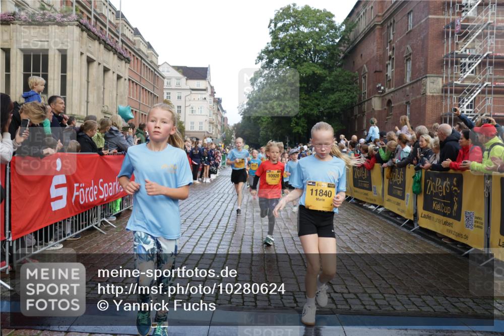 13.09.2026 - Kiel Lauf Yannick Fuchs http://msf.ph/oto/10280624 13.09.2026 08:54:00 Ziel 120, 193, 258, 262, 1244, 1529, 1823, 2122, 2141, 2324, 4607, 4791, 4956, 5432, 5586, 6267, 6733, 7341, 7815, 8006, 8332, 9266, 9880, 10726, 12111, 12663, 12711, 12829, 888, 1149, 1159, 1332, 2016, 2447, 2614, 3210, 3234, 3328, 4607, 5120, 5177, 5344, 5455, 6004, 6267, 6628, 6702, 6846, 6894, 6979, 7240, 7635, 8024, 8525, 8671, 8857, 8968, 9266, 9410, 9816, 10122, 10997, 11170, 11185, 11455, 11593, 11830, 12511, 12548, 12828, 488, 1218, 1463, 2610, 4059, 4494, 7875 meine-sportfotos.de