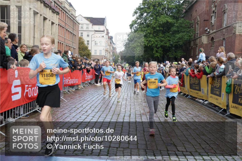 13.09.2026 - Kiel Lauf Yannick Fuchs http://msf.ph/oto/10280644 13.09.2026 08:54:02 Ziel 120, 193, 258, 262, 1244, 1529, 1823, 2122, 2141, 2324, 4791, 4956, 5432, 5586, 5993, 6733, 7341, 7815, 8006, 8332, 9850, 9880, 10726, 10775, 10868, 12111, 12112, 12663, 12711, 12829, 258, 262, 888, 1149, 1159, 1332, 2016, 2447, 2614, 3210, 3234, 3328, 4607, 5120, 5177, 5455, 6004, 6267, 6628, 6702, 6894, 6979, 7240, 7635, 8024, 8525, 8671, 8857, 8968, 9266, 9816, 10122, 10997, 11170, 11185, 11593, 11830, 12511, 12548, 12828, 488, 1218, 1463, 2610, 4059, 4494, 7875 meine-sportfotos.de