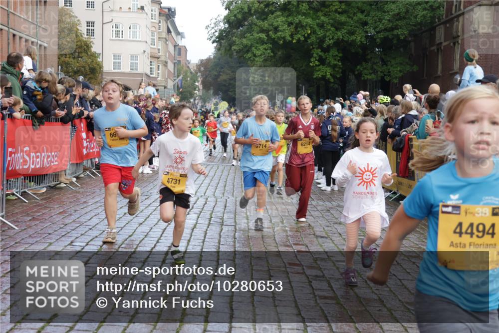 13.09.2026 - Kiel Lauf Yannick Fuchs http://msf.ph/oto/10280653 13.09.2026 08:54:03 Ziel 120, 193, 488, 1244, 1529, 1823, 2122, 2141, 2324, 2489, 4791, 4956, 5236, 5432, 5586, 5993, 6733, 7341, 7470, 7815, 8006, 8332, 9850, 9880, 10726, 10775, 10868, 12111, 12112, 12663, 12711, 12829, 258, 262, 888, 1149, 1159, 1332, 2016, 2447, 3210, 3234, 4607, 4791, 5120, 5177, 5455, 6004, 6267, 6628, 6702, 6733, 7240, 7635, 8024, 8525, 8671, 8857, 8968, 9266, 9816, 10122, 10997, 11170, 11185, 11593, 11830, 12511, 12548, 12711, 12828, 1218, 1463, 2610, 2742, 4059, 4494 meine-sportfotos.de