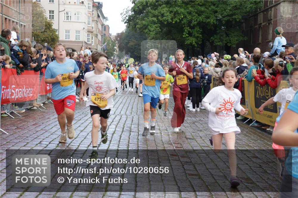13.09.2026 - Kiel Lauf Yannick Fuchs http://msf.ph/oto/10280656 13.09.2026 08:54:03 Ziel 120, 193, 488, 1244, 1529, 1823, 2122, 2141, 2324, 2489, 4791, 4956, 5236, 5432, 5586, 5993, 6733, 7341, 7470, 7815, 8006, 8332, 9850, 9880, 10726, 10775, 10868, 12111, 12112, 12663, 12711, 12829, 258, 262, 888, 1149, 1159, 1332, 2016, 2447, 3210, 3234, 4607, 4791, 5120, 5177, 5455, 6004, 6267, 6628, 6702, 6733, 7240, 7635, 8024, 8525, 8671, 8857, 8968, 9266, 9816, 10122, 10997, 11170, 11185, 11593, 11830, 12511, 12548, 12711, 12828, 1218, 1463, 2610, 2742, 4059, 4494 meine-sportfotos.de