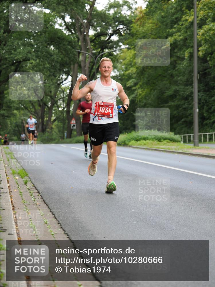 13.09.2026 - 21. swb-Marathon Bremen TobiasT http://msf.ph/oto/10280666 13.09.2026 11:39:03 Laufen 1034 meine-sportfotos.de