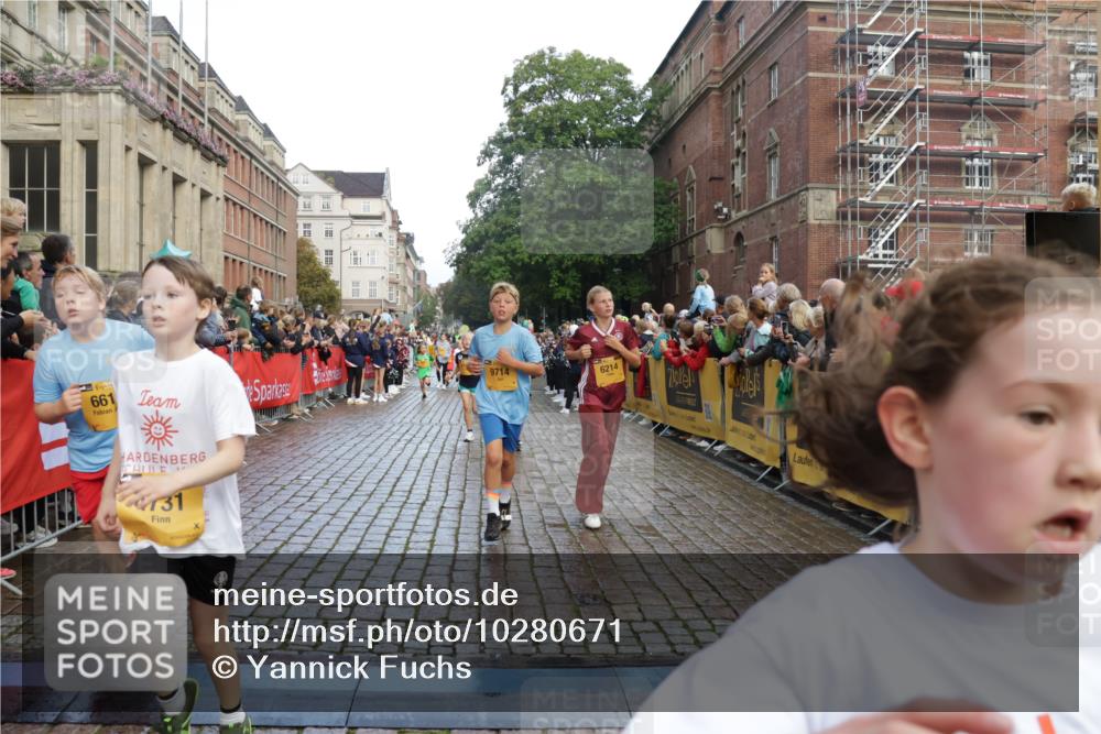 13.09.2026 - Kiel Lauf Yannick Fuchs http://msf.ph/oto/10280671 13.09.2026 08:54:05 Ziel 120, 488, 1244, 1540, 1823, 2122, 2141, 2324, 2489, 4618, 4717, 4956, 5236, 5586, 5993, 7341, 7470, 7815, 8006, 9850, 9880, 10726, 10775, 10868, 12111, 12112, 12663, 12829, 193, 258, 262, 888, 1149, 1159, 1332, 1529, 2016, 2141, 2447, 3234, 4607, 4791, 5120, 5177, 5432, 5455, 6004, 6267, 6628, 6702, 6733, 7240, 7815, 8006, 8024, 8332, 8525, 8671, 8857, 8968, 9266, 9816, 10997, 11170, 11593, 11830, 12511, 12548, 12711, 12828, 1218, 1463, 2610, 2742, 3896, 4059, 4494 meine-sportfotos.de