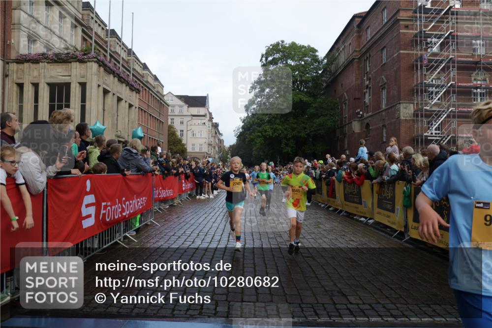 13.09.2026 - Kiel Lauf Yannick Fuchs http://msf.ph/oto/10280682 13.09.2026 08:54:06 Ziel 120, 488, 1244, 1540, 1823, 2122, 2324, 2489, 4618, 4717, 4956, 5236, 5586, 5993, 7341, 7470, 9850, 9880, 10726, 10775, 10868, 12111, 12112, 12663, 12829, 193, 258, 262, 888, 1149, 1332, 1529, 1823, 2016, 2141, 2447, 3234, 4607, 4791, 5120, 5177, 5432, 5455, 6004, 6267, 6628, 6702, 6733, 7341, 7815, 8006, 8024, 8332, 8525, 8671, 8968, 9266, 9816, 10726, 10997, 11170, 11593, 11830, 12511, 12548, 12711, 12828, 241, 1218, 1463, 2610, 2742, 3211, 3896, 4059, 4494 meine-sportfotos.de