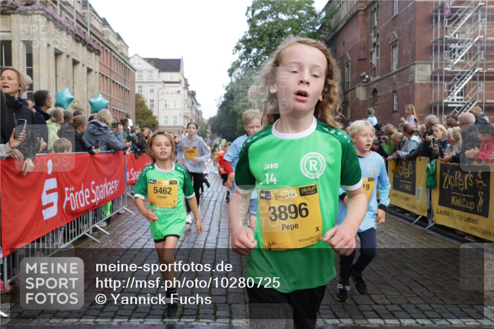 13.09.2026 - Kiel Lauf Yannick Fuchs http://msf.ph/oto/10280725 13.09.2026 08:54:09 Ziel 488, 1244, 1540, 2324, 2489, 4059, 4618, 4717, 4956, 5236, 5586, 5993, 6134, 7470, 9291, 9850, 9880, 10775, 10868, 12111, 12112, 12663, 12829, 120, 193, 258, 262, 888, 1149, 1332, 1529, 1823, 2122, 2141, 2324, 2447, 3234, 4607, 4791, 5120, 5432, 5455, 6004, 6267, 6628, 6702, 6733, 7341, 7815, 8006, 8024, 8332, 8525, 8671, 8968, 9266, 9816, 10726, 10997, 11170, 11593, 11830, 12511, 12548, 12663, 12711, 12828, 241, 1218, 1463, 2610, 2742, 3211, 3896, 3936, 4494 meine-sportfotos.de