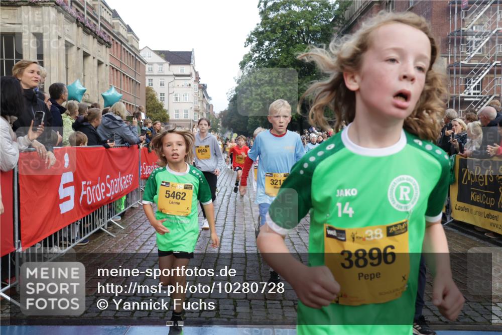 13.09.2026 - Kiel Lauf Yannick Fuchs http://msf.ph/oto/10280728 13.09.2026 08:54:09 Ziel 488, 1244, 1540, 2324, 2489, 4059, 4618, 4717, 4956, 5236, 5586, 5993, 6134, 7470, 9291, 9850, 9880, 10775, 10868, 12111, 12112, 12663, 12829, 120, 193, 258, 262, 888, 1149, 1332, 1529, 1823, 2122, 2141, 2324, 2447, 3234, 4607, 4791, 5120, 5432, 5455, 6004, 6267, 6628, 6702, 6733, 7341, 7815, 8006, 8024, 8332, 8525, 8671, 8968, 9266, 9816, 10726, 10997, 11170, 11593, 11830, 12511, 12548, 12663, 12711, 12828, 241, 1218, 1463, 2610, 2742, 3211, 3896, 3936, 4494 meine-sportfotos.de