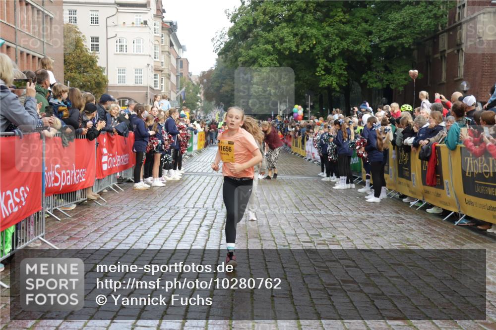 13.09.2026 - Kiel Lauf Yannick Fuchs http://msf.ph/oto/10280762 13.09.2026 08:54:13 Ziel 488, 1463, 1540, 2489, 2610, 4059, 4618, 4717, 5236, 5993, 6134, 7470, 9291, 9447, 9850, 9880, 10775, 10868, 10920, 11468, 11672, 11840, 12111, 12112, 120, 193, 258, 262, 888, 1149, 1244, 1332, 1529, 1823, 2122, 2141, 2324, 2447, 3234, 4607, 4791, 4956, 5120, 5432, 5586, 6267, 6628, 6702, 6733, 7341, 7815, 8006, 8024, 8332, 8671, 8968, 9266, 9816, 9880, 10726, 10997, 11170, 11593, 12511, 12548, 12663, 12711, 12828, 12829, 241, 1218, 2742, 3211, 3896, 3936, 4494 meine-sportfotos.de