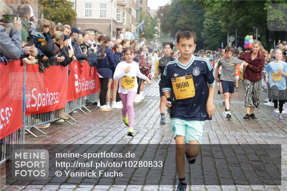 13.09.2026 - Kiel Lauf Yannick Fuchs http://msf.ph/oto/10280833 13.09.2026 08:54:18 Ziel 488, 1218, 1463, 1540, 2489, 2610, 2742, 4059, 4494, 4618, 4717, 4731, 5041, 5236, 6030, 6134, 6214, 6618, 7470, 8545, 9291, 9447, 9714, 10920, 11468, 11672, 11840, 120, 193, 258, 262, 488, 1244, 1332, 1529, 1823, 2122, 2141, 2324, 2447, 2489, 3234, 4607, 4791, 4956, 5236, 5432, 5586, 5993, 6267, 6628, 6702, 6733, 7341, 7470, 7815, 8006, 8332, 9266, 9850, 9880, 10726, 10775, 10868, 11170, 12111, 12112, 12511, 12663, 12711, 12829, 241, 3211, 3896, 3936 meine-sportfotos.de