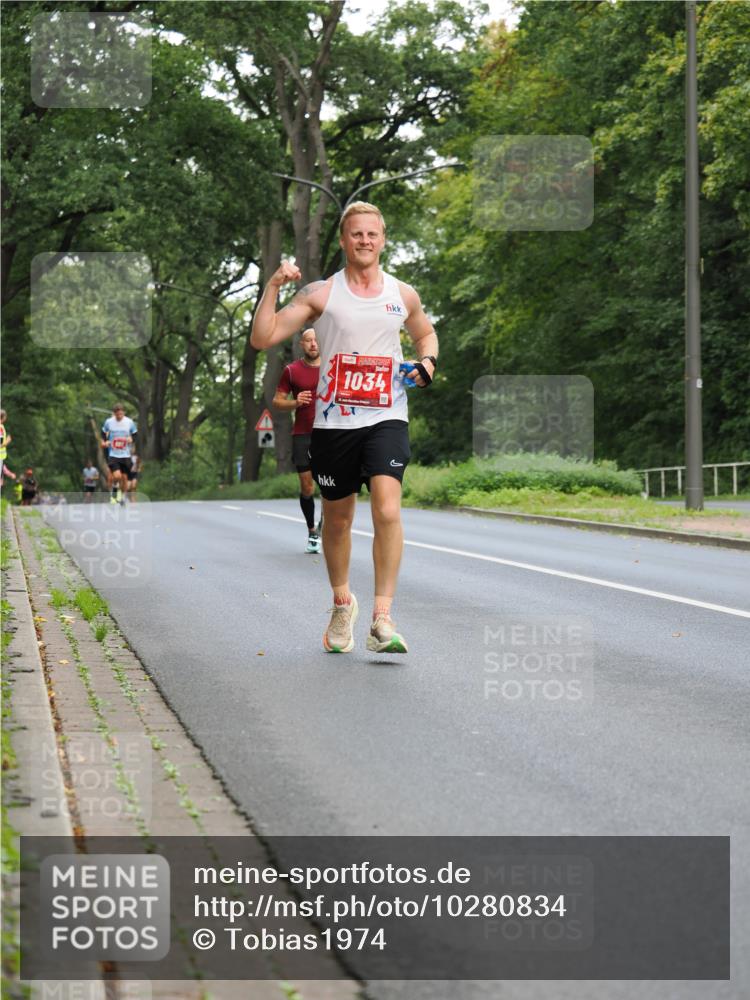13.09.2026 - 21. swb-Marathon Bremen TobiasT http://msf.ph/oto/10280834 13.09.2026 11:39:03 Laufen 1034 meine-sportfotos.de