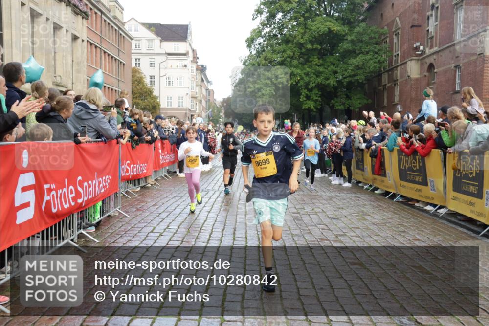 13.09.2026 - Kiel Lauf Yannick Fuchs http://msf.ph/oto/10280842 13.09.2026 08:54:19 Ziel 1218, 1463, 1540, 2610, 2742, 4059, 4494, 4618, 4717, 4731, 5041, 6030, 6134, 6214, 6618, 8545, 9291, 9447, 9714, 10920, 11468, 11672, 11840, 120, 193, 258, 262, 488, 1244, 1529, 1823, 2122, 2141, 2324, 2447, 2489, 3234, 4607, 4618, 4717, 4791, 4956, 5236, 5432, 5586, 5993, 6267, 6628, 6733, 7341, 7470, 7815, 8006, 8332, 9266, 9850, 9880, 10726, 10775, 10868, 11170, 12111, 12112, 12511, 12663, 12711, 12829, 241, 3211, 3896, 3936 meine-sportfotos.de