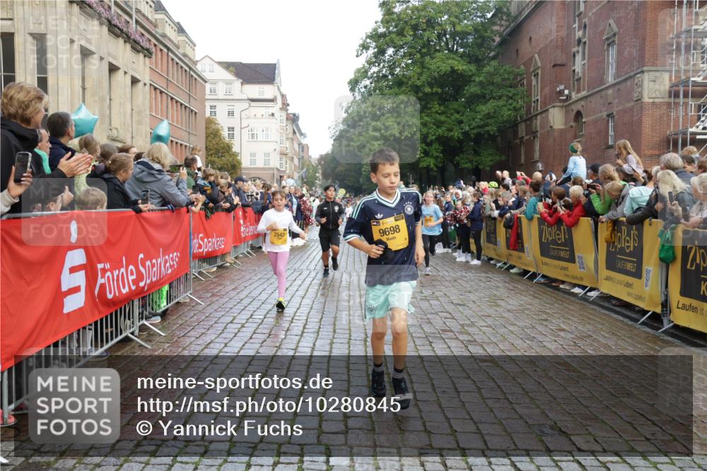 13.09.2026 - Kiel Lauf Yannick Fuchs http://msf.ph/oto/10280845 13.09.2026 08:54:19 Ziel 1218, 1463, 1540, 2610, 2742, 4059, 4494, 4618, 4717, 4731, 5041, 6030, 6134, 6214, 6618, 8545, 9291, 9447, 9714, 10920, 11468, 11672, 11840, 120, 193, 258, 262, 488, 1244, 1529, 1823, 2122, 2141, 2324, 2447, 2489, 3234, 4607, 4618, 4717, 4791, 4956, 5236, 5432, 5586, 5993, 6267, 6628, 6733, 7341, 7470, 7815, 8006, 8332, 9266, 9850, 9880, 10726, 10775, 10868, 11170, 12111, 12112, 12511, 12663, 12711, 12829, 241, 3211, 3896, 3936 meine-sportfotos.de