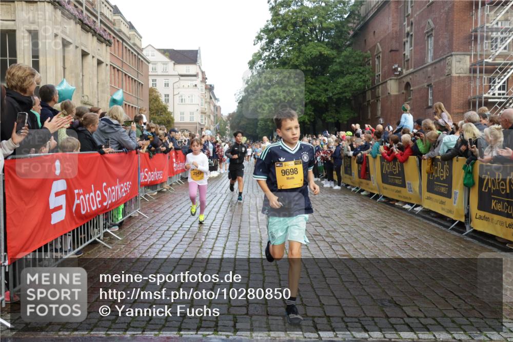 13.09.2026 - Kiel Lauf Yannick Fuchs http://msf.ph/oto/10280850 13.09.2026 08:54:19 Ziel 1218, 1463, 1540, 2610, 2742, 4059, 4494, 4618, 4717, 4731, 5041, 6030, 6134, 6214, 6618, 8545, 9291, 9447, 9714, 10920, 11468, 11672, 11840, 120, 193, 258, 262, 488, 1244, 1529, 1823, 2122, 2141, 2324, 2447, 2489, 3234, 4607, 4618, 4717, 4791, 4956, 5236, 5432, 5586, 5993, 6267, 6628, 6733, 7341, 7470, 7815, 8006, 8332, 9266, 9850, 9880, 10726, 10775, 10868, 11170, 12111, 12112, 12511, 12663, 12711, 12829, 241, 3211, 3896, 3936 meine-sportfotos.de