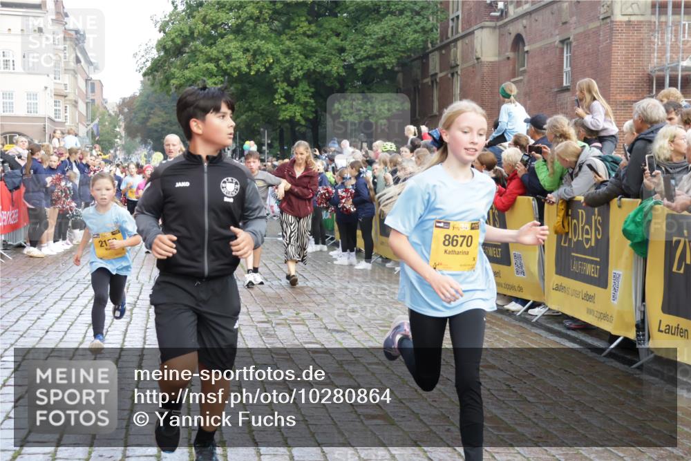 13.09.2026 - Kiel Lauf Yannick Fuchs http://msf.ph/oto/10280864 13.09.2026 08:54:21 Ziel 241, 1218, 1463, 2610, 2742, 3211, 3896, 4059, 4419, 4494, 4731, 5041, 5462, 6030, 6134, 6214, 6618, 7055, 8545, 9291, 9447, 9714, 10920, 11468, 11672, 11840, 120, 193, 258, 262, 488, 1244, 1529, 1540, 1823, 2122, 2141, 2324, 2489, 3234, 4607, 4618, 4717, 4791, 4956, 5236, 5432, 5586, 5993, 6267, 6628, 6733, 7341, 7470, 7815, 8006, 8332, 9266, 9850, 9880, 10726, 10775, 10868, 12111, 12112, 12511, 12663, 12711, 12829, 2139, 3936 meine-sportfotos.de
