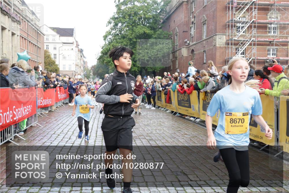 13.09.2026 - Kiel Lauf Yannick Fuchs http://msf.ph/oto/10280877 13.09.2026 08:54:21 Ziel 241, 1218, 1463, 2610, 2742, 3211, 3896, 4059, 4419, 4494, 4731, 5041, 5462, 6030, 6134, 6214, 6618, 7055, 8545, 9291, 9447, 9714, 10920, 11468, 11672, 11840, 120, 193, 258, 262, 488, 1244, 1529, 1540, 1823, 2122, 2141, 2324, 2489, 3234, 4607, 4618, 4717, 4791, 4956, 5236, 5432, 5586, 5993, 6267, 6628, 6733, 7341, 7470, 7815, 8006, 8332, 9266, 9850, 9880, 10726, 10775, 10868, 12111, 12112, 12511, 12663, 12711, 12829, 2139, 3936 meine-sportfotos.de