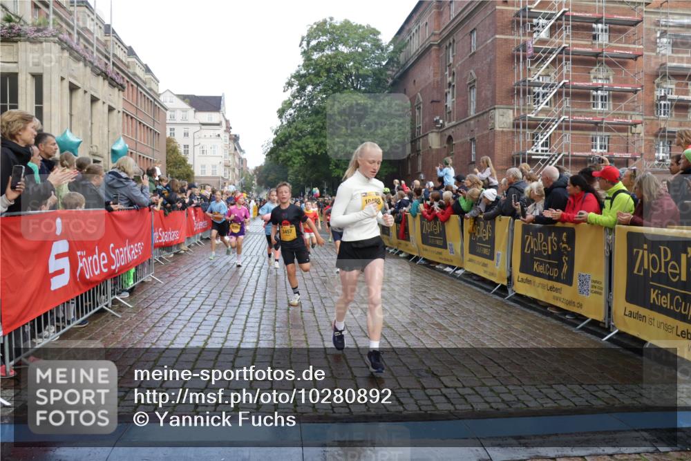 13.09.2026 - Kiel Lauf Yannick Fuchs http://msf.ph/oto/10280892 13.09.2026 08:54:23 Ziel 241, 1218, 1463, 2610, 2742, 3211, 3896, 4059, 4419, 4494, 4731, 5041, 5462, 6030, 6134, 6214, 6618, 6740, 6945, 7055, 8110, 8111, 8545, 9291, 9447, 9714, 10920, 10937, 11468, 11672, 11840, 120, 193, 258, 262, 488, 1244, 1529, 1540, 1823, 2122, 2141, 2324, 2489, 4607, 4618, 4717, 4791, 4956, 5236, 5432, 5586, 5993, 6134, 6267, 6628, 6733, 7341, 7470, 7815, 8006, 8332, 9266, 9291, 9850, 9880, 10726, 10775, 10868, 12111, 12112, 12663, 12711, 12829, 1701, 2139, 3936 meine-sportfotos.de