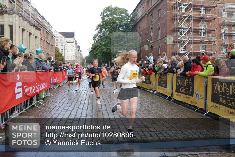 13.09.2026 - Kiel Lauf Yannick Fuchs http://msf.ph/oto/10280895 13.09.2026 08:54:23 Ziel 241, 1218, 1463, 2610, 2742, 3211, 3896, 4059, 4419, 4494, 4731, 5041, 5462, 6030, 6134, 6214, 6618, 6740, 6945, 7055, 8110, 8111, 8545, 9291, 9447, 9714, 10920, 10937, 11468, 11672, 11840, 120, 193, 258, 262, 488, 1244, 1529, 1540, 1823, 2122, 2141, 2324, 2489, 4607, 4618, 4717, 4791, 4956, 5236, 5432, 5586, 5993, 6134, 6267, 6628, 6733, 7341, 7470, 7815, 8006, 8332, 9266, 9291, 9850, 9880, 10726, 10775, 10868, 12111, 12112, 12663, 12711, 12829, 1701, 2139, 3936 meine-sportfotos.de