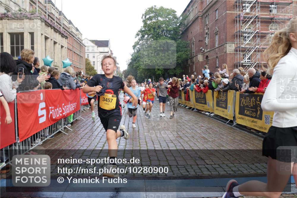 13.09.2026 - Kiel Lauf Yannick Fuchs http://msf.ph/oto/10280900 13.09.2026 08:54:24 Ziel 241, 1218, 1463, 2610, 2742, 3211, 3896, 3936, 4059, 4419, 4494, 4731, 5041, 5462, 6030, 6214, 6618, 6740, 6945, 7055, 8110, 8111, 8545, 9447, 9714, 10920, 10937, 11468, 11672, 11840, 120, 193, 258, 262, 488, 1244, 1529, 1540, 1823, 2122, 2141, 2324, 2489, 4059, 4607, 4618, 4717, 4791, 4956, 5236, 5432, 5586, 5993, 6134, 6267, 6733, 7341, 7470, 7815, 8006, 8332, 9266, 9291, 9850, 9880, 10726, 10775, 10868, 12111, 12112, 12663, 12711, 12829, 1701, 2139 meine-sportfotos.de