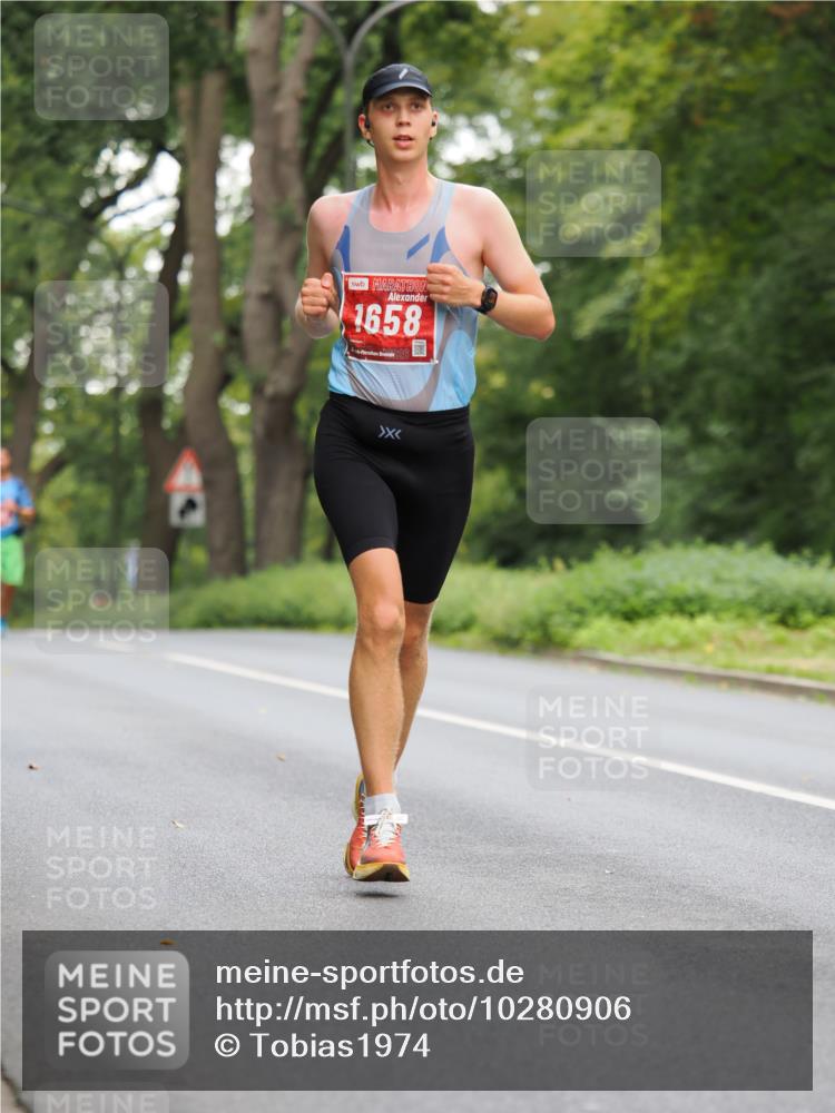 13.09.2026 - 21. swb-Marathon Bremen TobiasT http://msf.ph/oto/10280906 13.09.2026 11:39:34 Laufen 1658, 26 meine-sportfotos.de