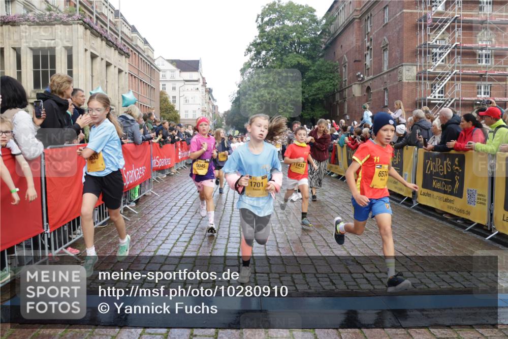 13.09.2026 - Kiel Lauf Yannick Fuchs http://msf.ph/oto/10280910 13.09.2026 08:54:25 Ziel 241, 1218, 1463, 2610, 2742, 3211, 3896, 3936, 4419, 4494, 4731, 5041, 5462, 6030, 6214, 6618, 6740, 6945, 7055, 8110, 8111, 8545, 9447, 9714, 10920, 10937, 11468, 11656, 11672, 11840, 120, 193, 258, 262, 488, 1244, 1463, 1529, 1540, 1823, 2122, 2141, 2324, 2489, 4059, 4607, 4618, 4717, 4791, 4956, 5236, 5432, 5586, 5993, 6134, 6267, 6733, 7341, 7470, 7815, 8006, 8332, 9266, 9291, 9850, 9880, 10726, 10775, 10868, 11672, 12111, 12112, 12663, 12711, 12829, 159, 1701, 2139 meine-sportfotos.de