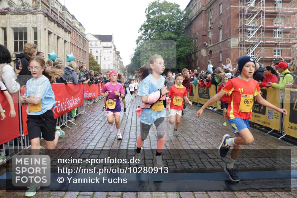 13.09.2026 - Kiel Lauf Yannick Fuchs http://msf.ph/oto/10280913 13.09.2026 08:54:25 Ziel 241, 1218, 1463, 2610, 2742, 3211, 3896, 3936, 4419, 4494, 4731, 5041, 5462, 6030, 6214, 6618, 6740, 6945, 7055, 8110, 8111, 8545, 9447, 9714, 10920, 10937, 11468, 11656, 11672, 11840, 120, 193, 258, 262, 488, 1244, 1463, 1529, 1540, 1823, 2122, 2141, 2324, 2489, 4059, 4607, 4618, 4717, 4791, 4956, 5236, 5432, 5586, 5993, 6134, 6267, 6733, 7341, 7470, 7815, 8006, 8332, 9266, 9291, 9850, 9880, 10726, 10775, 10868, 11672, 12111, 12112, 12663, 12711, 12829, 159, 1701, 2139 meine-sportfotos.de