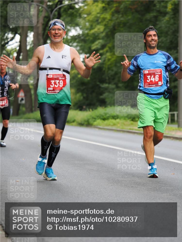 13.09.2026 - 21. swb-Marathon Bremen TobiasT http://msf.ph/oto/10280937 13.09.2026 11:39:46 Laufen 821, 339, 346 meine-sportfotos.de