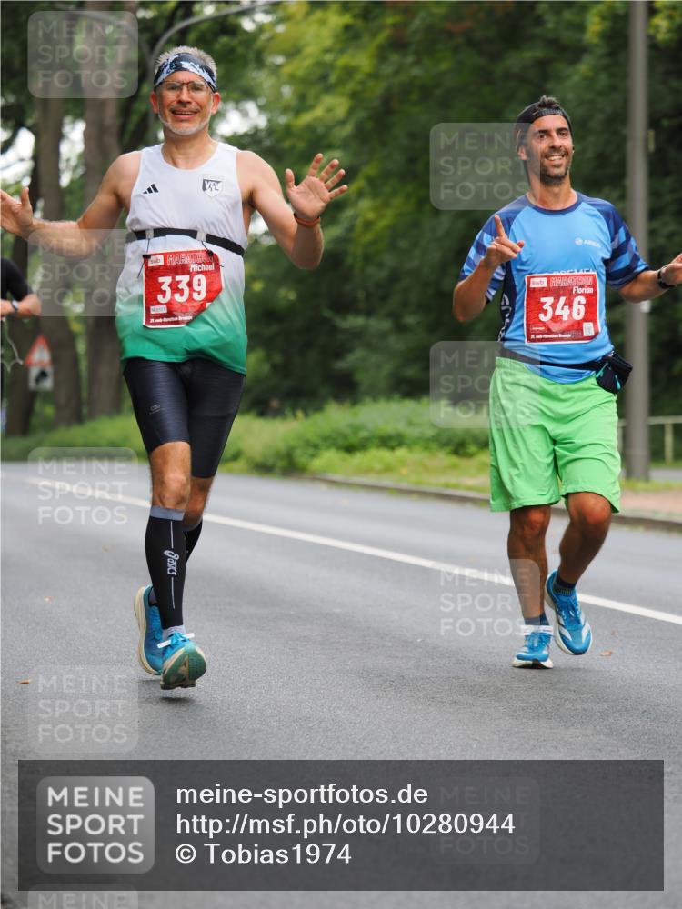 13.09.2026 - 21. swb-Marathon Bremen TobiasT http://msf.ph/oto/10280944 13.09.2026 11:39:46 Laufen 339, 0521, 346, 21 meine-sportfotos.de