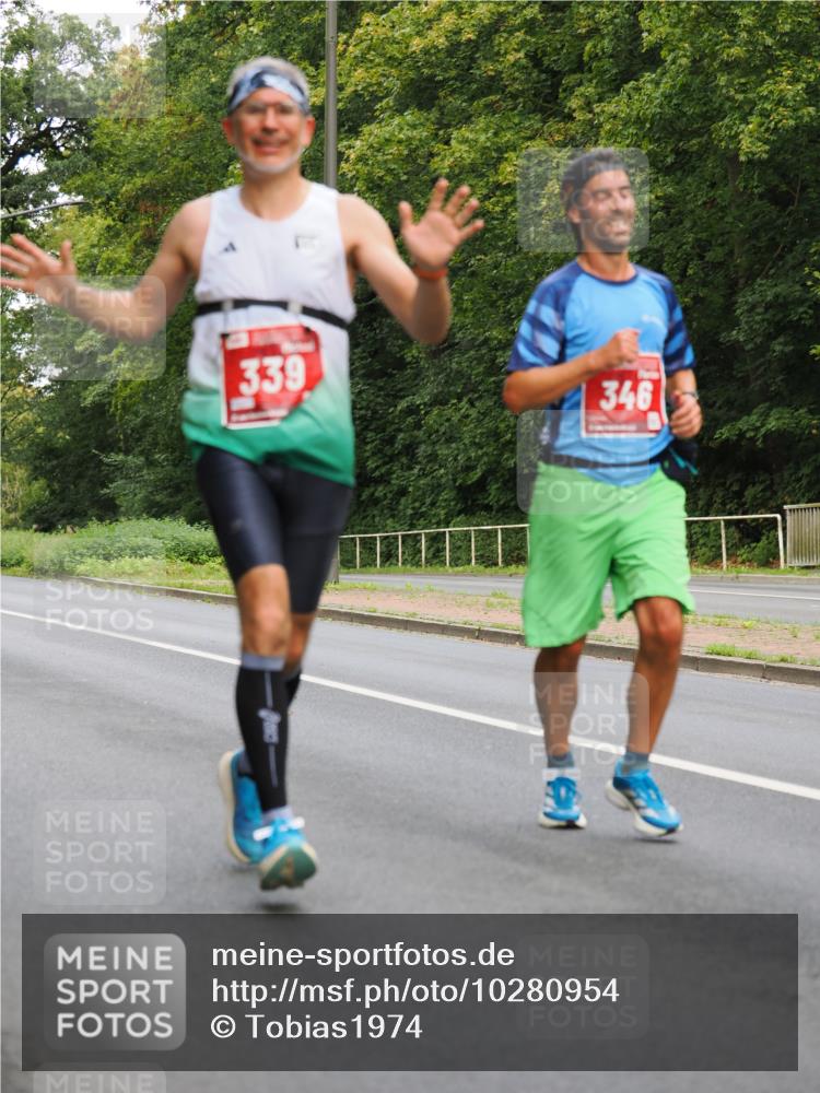 13.09.2026 - 21. swb-Marathon Bremen TobiasT http://msf.ph/oto/10280954 13.09.2026 11:39:48 Laufen 339, 346 meine-sportfotos.de