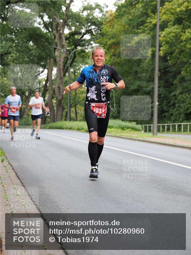 13.09.2026 - 21. swb-Marathon Bremen TobiasT http://msf.ph/oto/10280960 13.09.2026 11:39:50 Laufen 1746, 1921 meine-sportfotos.de