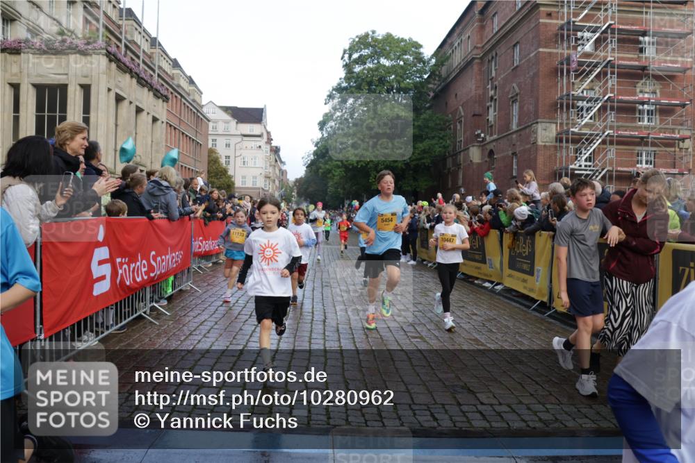 13.09.2026 - Kiel Lauf Yannick Fuchs http://msf.ph/oto/10280962 13.09.2026 08:54:29 Ziel 241, 1218, 2742, 3211, 3896, 3936, 4419, 4494, 4731, 5041, 5462, 5693, 6030, 6214, 6618, 6740, 6945, 7055, 7774, 8110, 8111, 8545, 9714, 10937, 11656, 120, 193, 488, 1244, 1463, 1529, 1540, 1823, 2122, 2141, 2324, 2489, 2610, 4059, 4494, 4618, 4717, 4956, 5236, 5432, 5586, 5993, 6134, 7341, 7470, 7815, 8006, 8332, 9291, 9447, 9850, 9880, 10726, 10775, 10868, 10920, 11468, 11672, 11840, 12111, 12112, 12663, 12829, 159, 561, 820, 1701, 2139, 2770, 4227, 120, 2122 meine-sportfotos.de