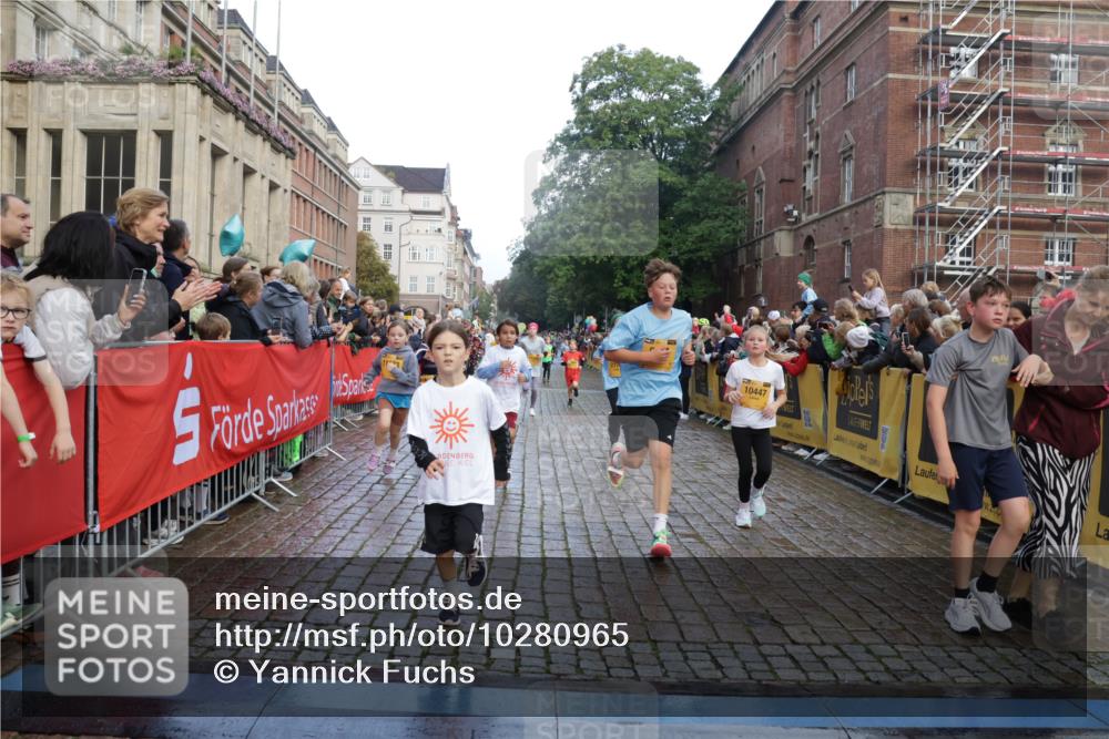 13.09.2026 - Kiel Lauf Yannick Fuchs http://msf.ph/oto/10280965 13.09.2026 08:54:29 Ziel 241, 1218, 2742, 3211, 3896, 3936, 4419, 4494, 4731, 5041, 5462, 5693, 6030, 6214, 6618, 6740, 6945, 7055, 7774, 8110, 8111, 8545, 9714, 10937, 11656, 120, 193, 488, 1244, 1463, 1529, 1540, 1823, 2122, 2141, 2324, 2489, 2610, 4059, 4494, 4618, 4717, 4956, 5236, 5432, 5586, 5993, 6134, 7341, 7470, 7815, 8006, 8332, 9291, 9447, 9850, 9880, 10726, 10775, 10868, 10920, 11468, 11672, 11840, 12111, 12112, 12663, 12829, 159, 561, 820, 1701, 2139, 2770, 4227, 120, 2122 meine-sportfotos.de