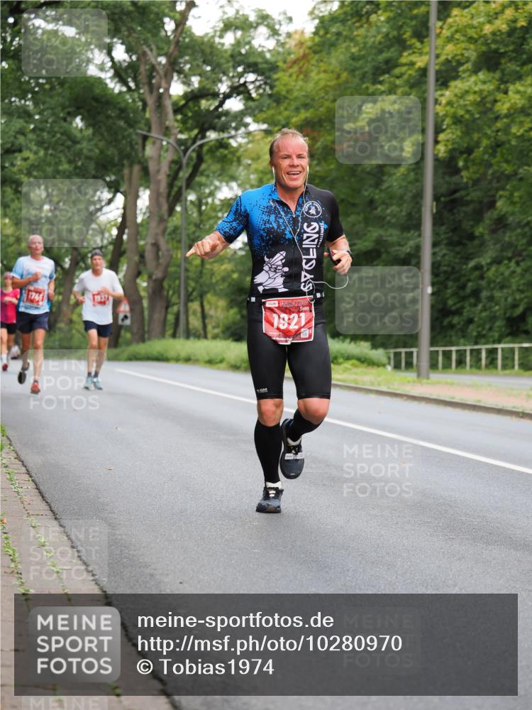 13.09.2026 - 21. swb-Marathon Bremen TobiasT http://msf.ph/oto/10280970 13.09.2026 11:39:50 Laufen 1745, 1921 meine-sportfotos.de