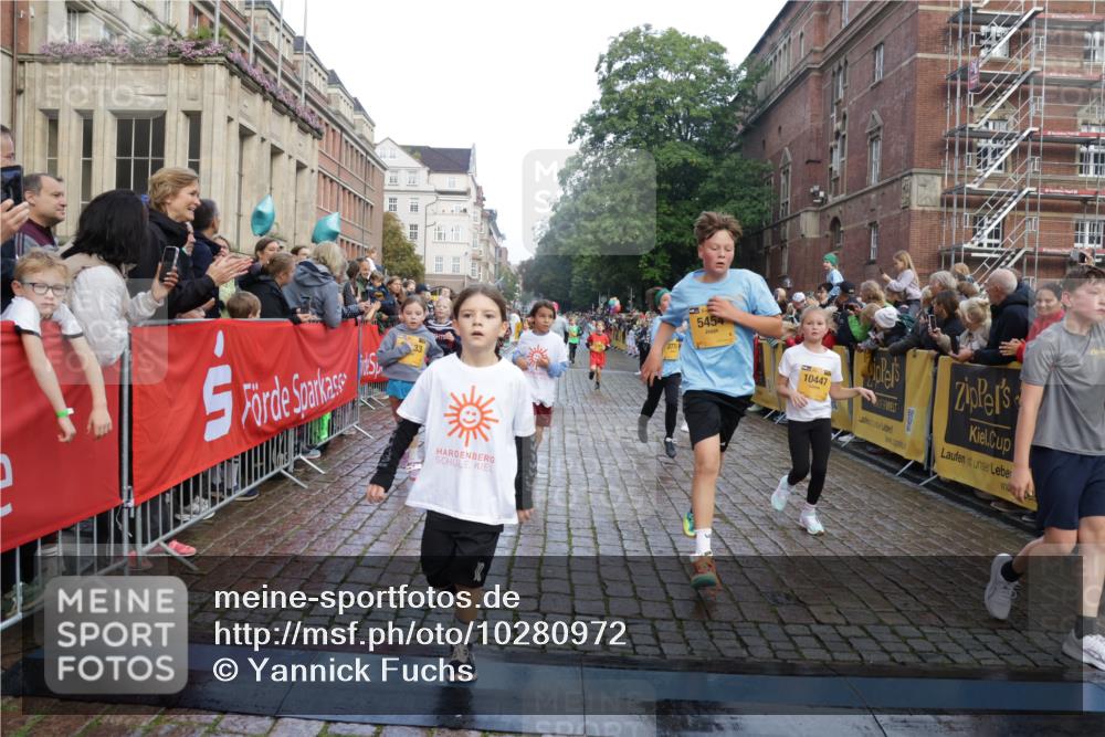 13.09.2026 - Kiel Lauf Yannick Fuchs http://msf.ph/oto/10280972 13.09.2026 08:54:29 Ziel 241, 1218, 2742, 3211, 3896, 3936, 4419, 4494, 4731, 5041, 5462, 5693, 6030, 6214, 6618, 6740, 6945, 7055, 7774, 8110, 8111, 8545, 9714, 10937, 11656, 120, 193, 488, 1244, 1463, 1529, 1540, 1823, 2122, 2141, 2324, 2489, 2610, 4059, 4494, 4618, 4717, 4956, 5236, 5432, 5586, 5993, 6134, 7341, 7470, 7815, 8006, 8332, 9291, 9447, 9850, 9880, 10726, 10775, 10868, 10920, 11468, 11672, 11840, 12111, 12112, 12663, 12829, 159, 561, 820, 1701, 2139, 2770, 4227, 120, 2122 meine-sportfotos.de