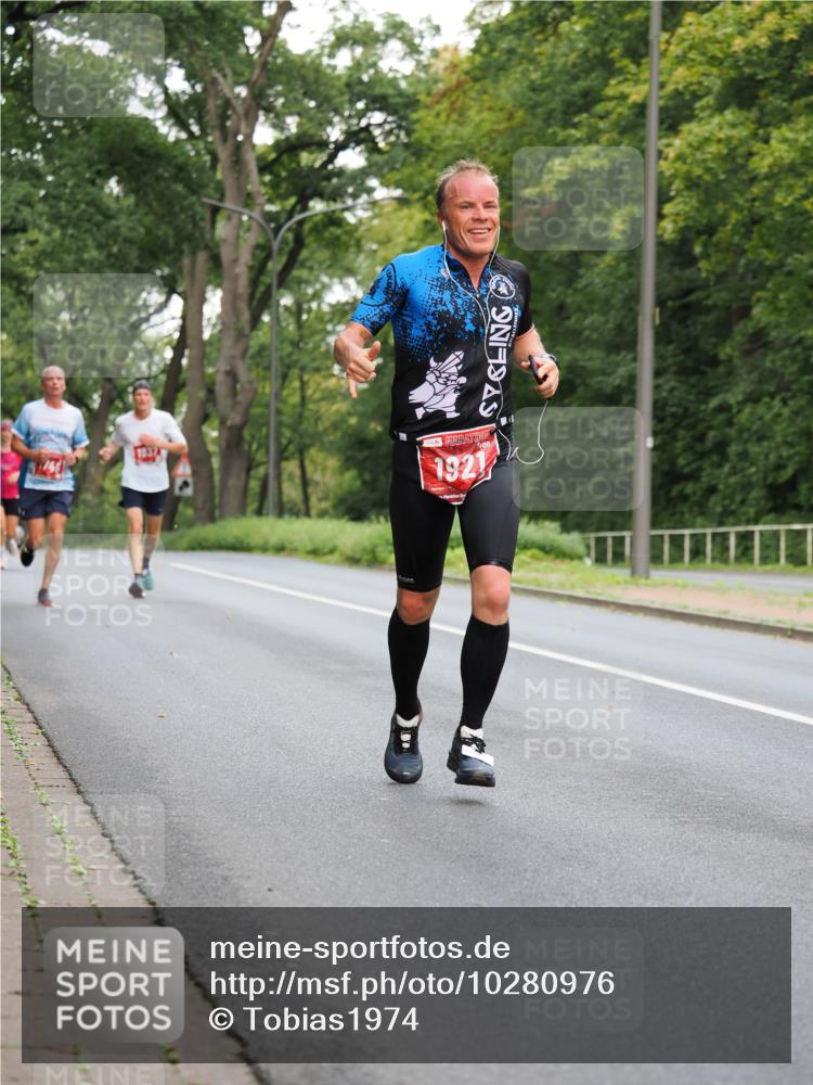 13.09.2026 - 21. swb-Marathon Bremen TobiasT http://msf.ph/oto/10280976 13.09.2026 11:39:50 Laufen 1921 meine-sportfotos.de